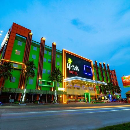 Miyanna Hotel Медан Екстериор снимка