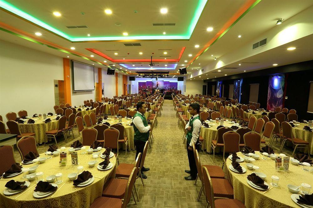 Miyanna Hotel Медан Екстериор снимка