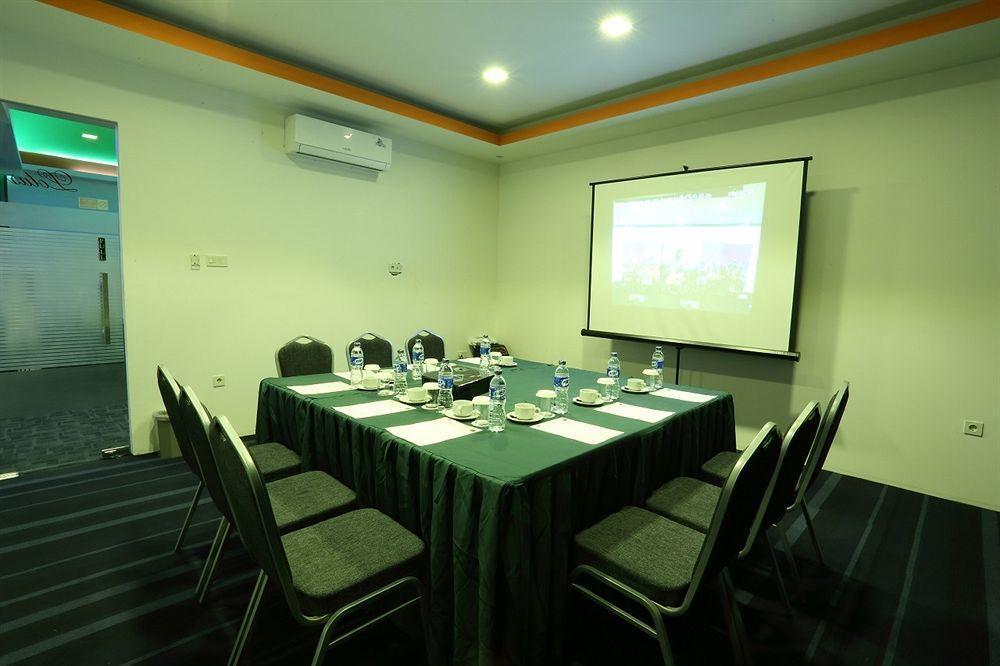 Miyanna Hotel Медан Екстериор снимка