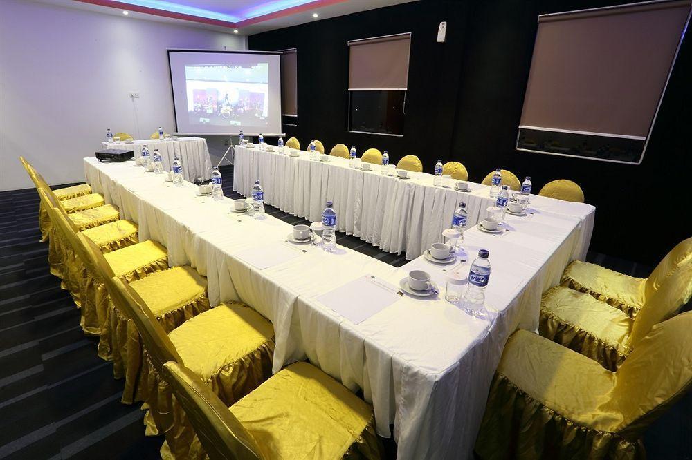 Miyanna Hotel Медан Екстериор снимка