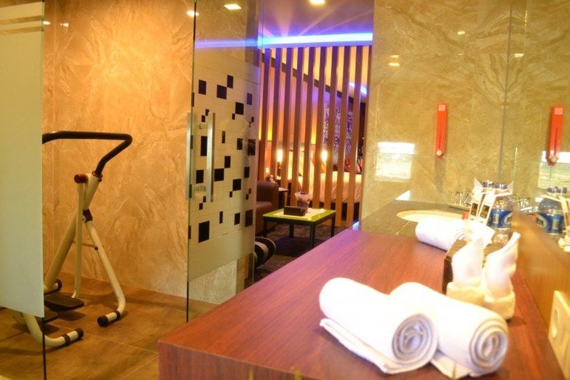 Miyanna Hotel Медан Екстериор снимка