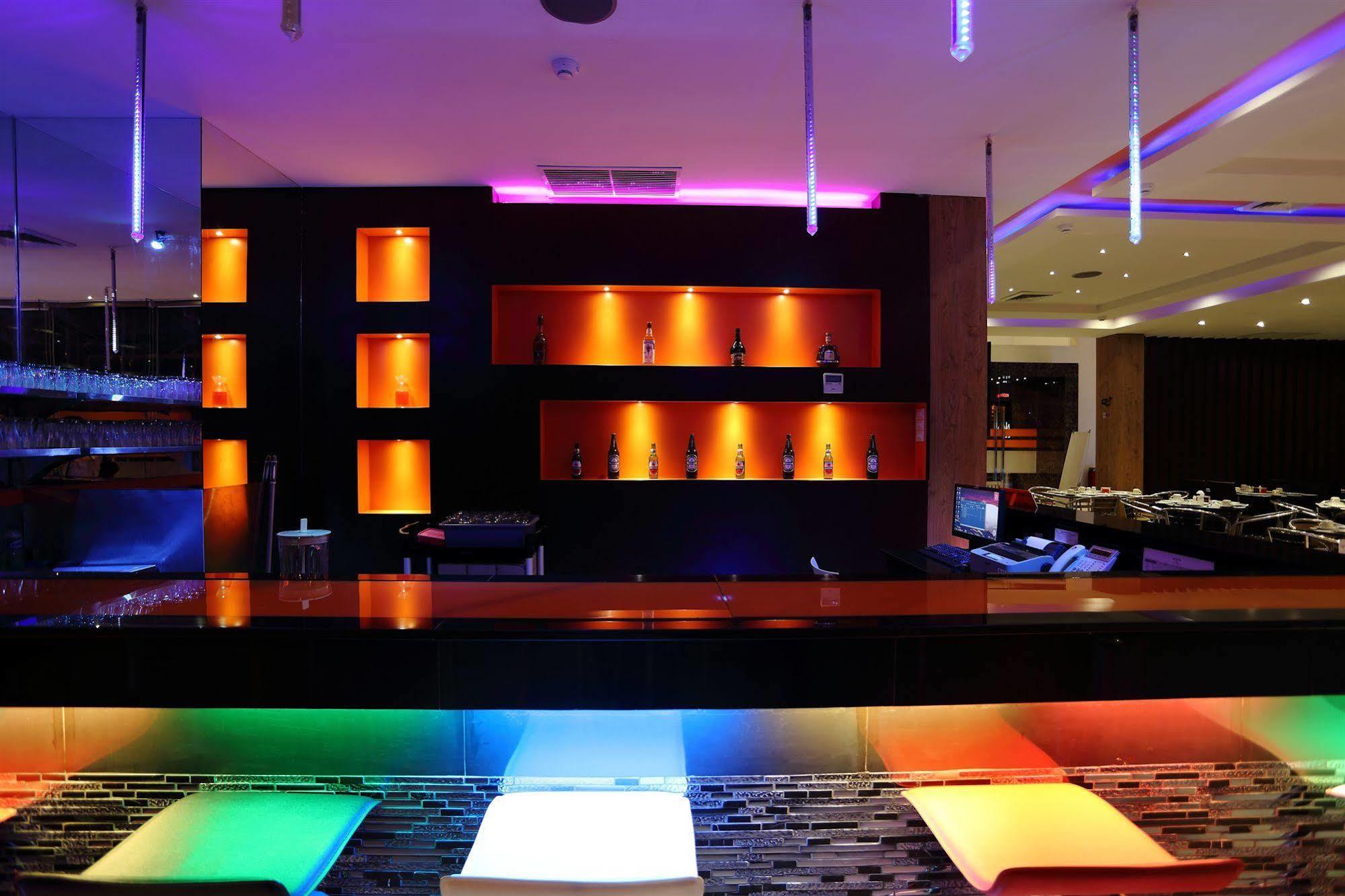 Miyanna Hotel Медан Екстериор снимка
